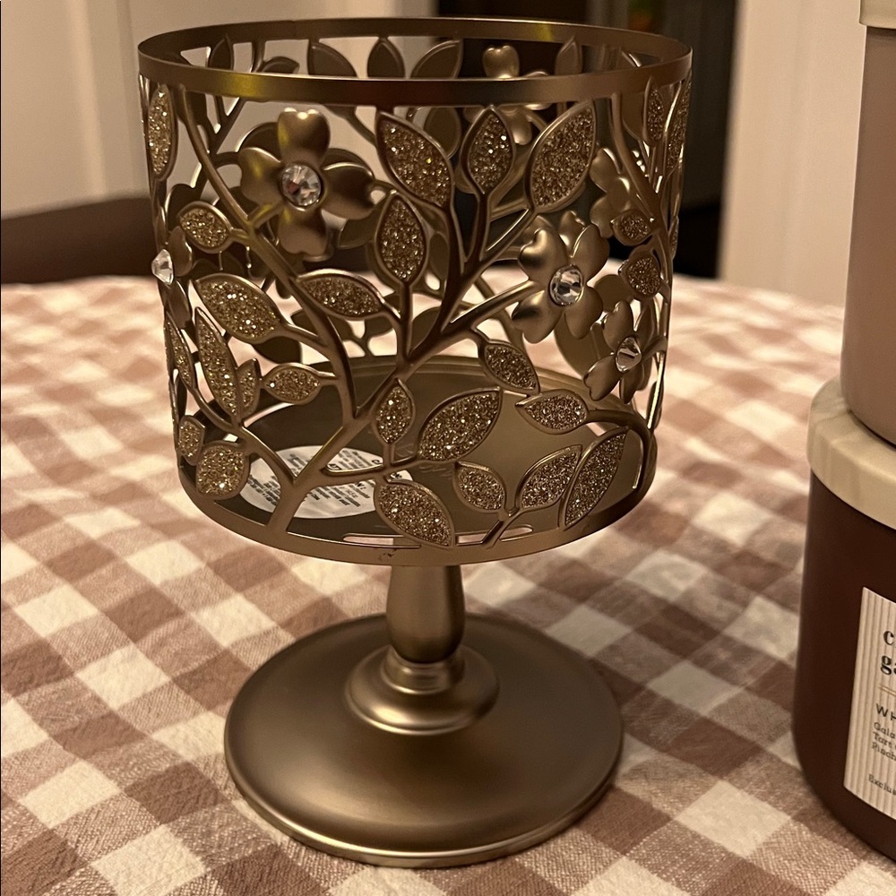 NWT, BBW BUNDLE, TWO 3 WICK CANDLES & DECORATIVE 3 WICK CANDLE HOLDER - Picture 8 of 8